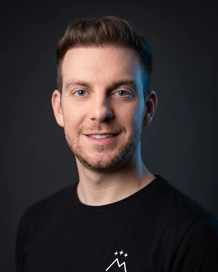 Nick Maiwald, Buchhaltung & Verträge bei Orion Peak